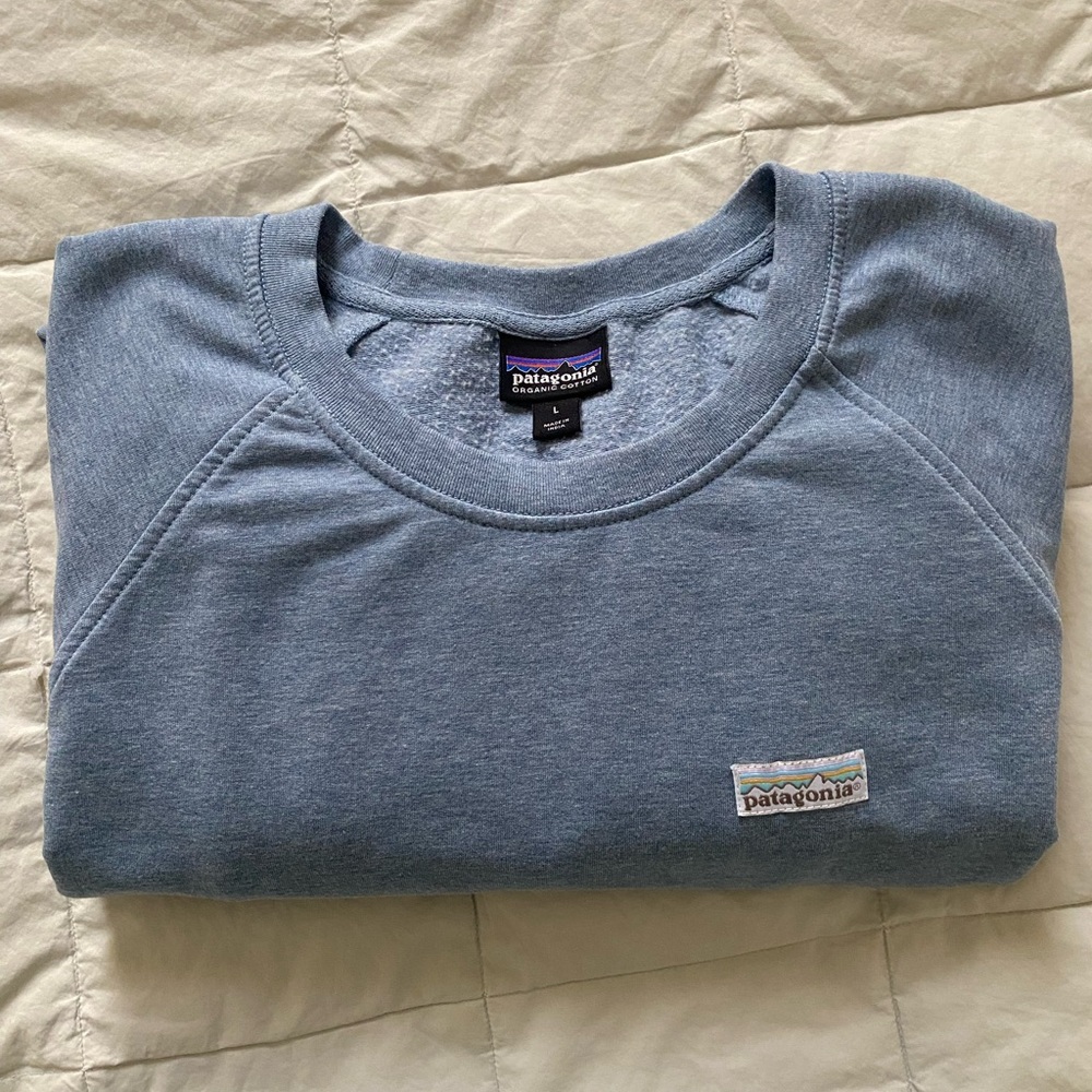 Patagonia Women’s Crewneck Sweatshirt in Light Blue-Grey size Large